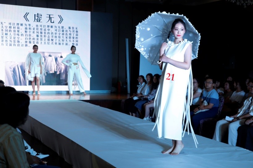 产教融合点亮纺服毕业设计教学成果展