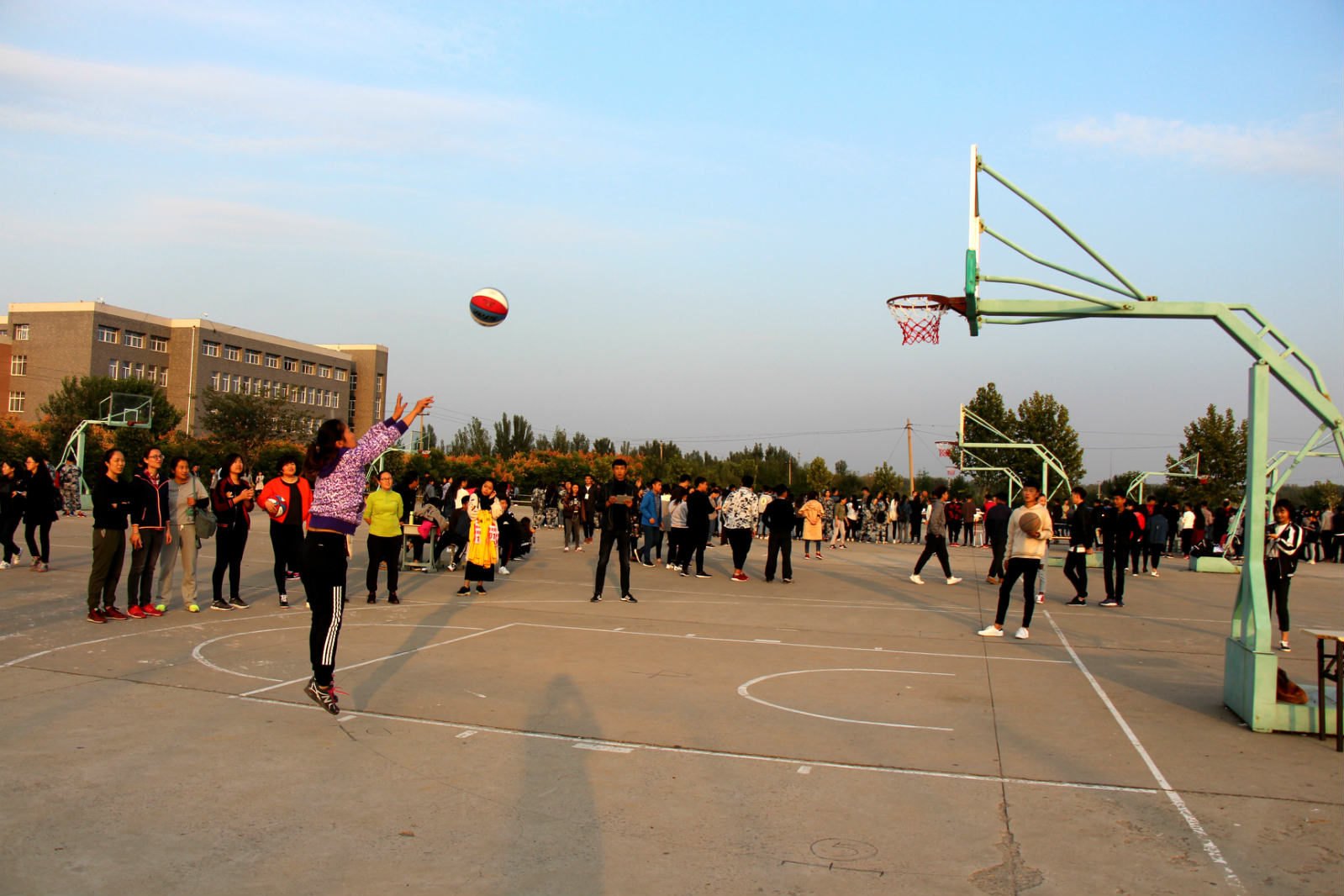 凝心聚力，驰骋赛场——学院第四届教职工篮球赛拉开序幕