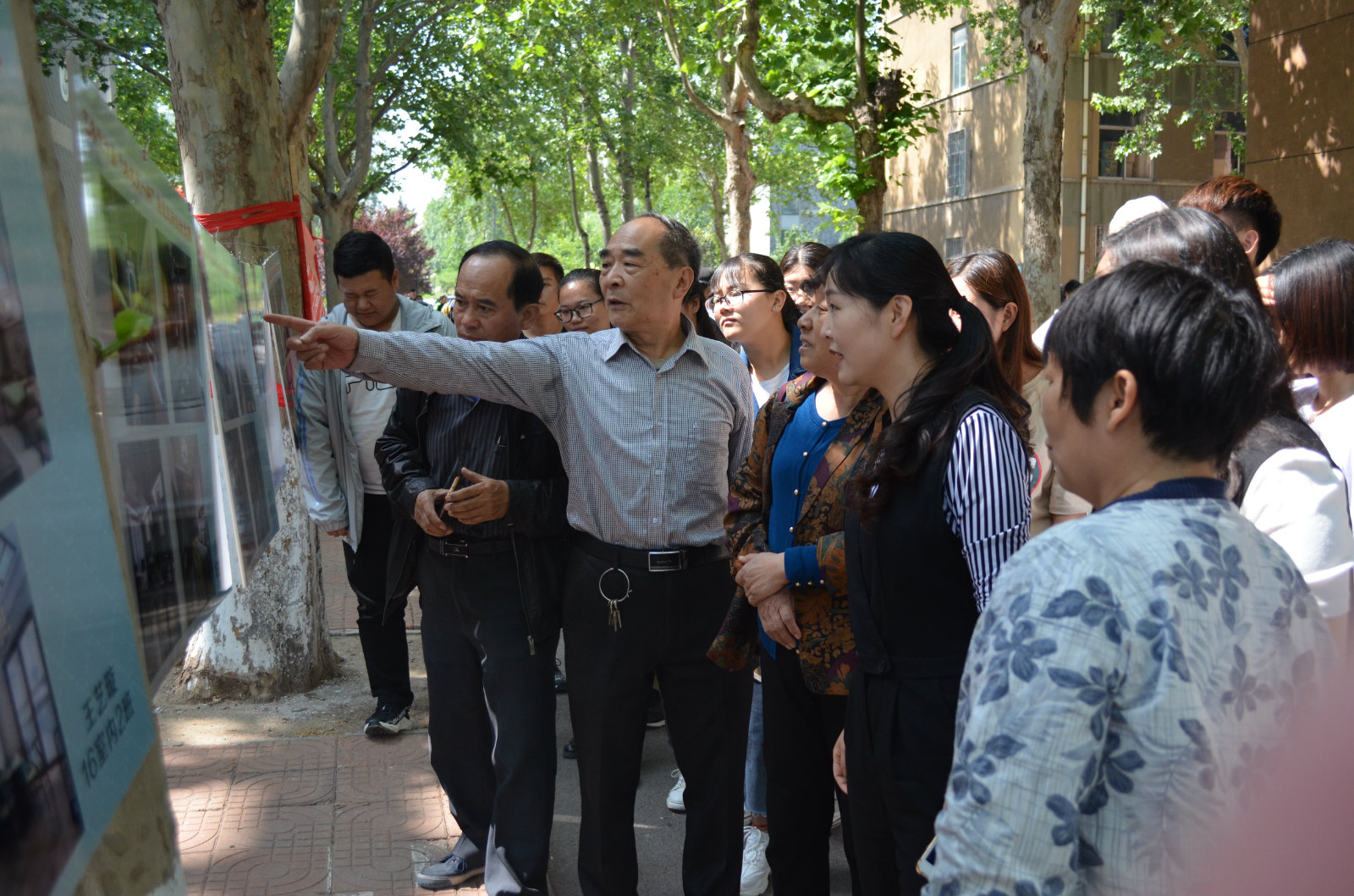 学院职教周活动“大赛作品喜中标服务当地获点赞”