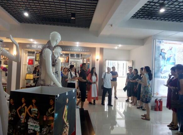 情谊无价——94服装二班毕业20周年返校