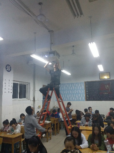 学院“维修小分队”助力信息化教学建设