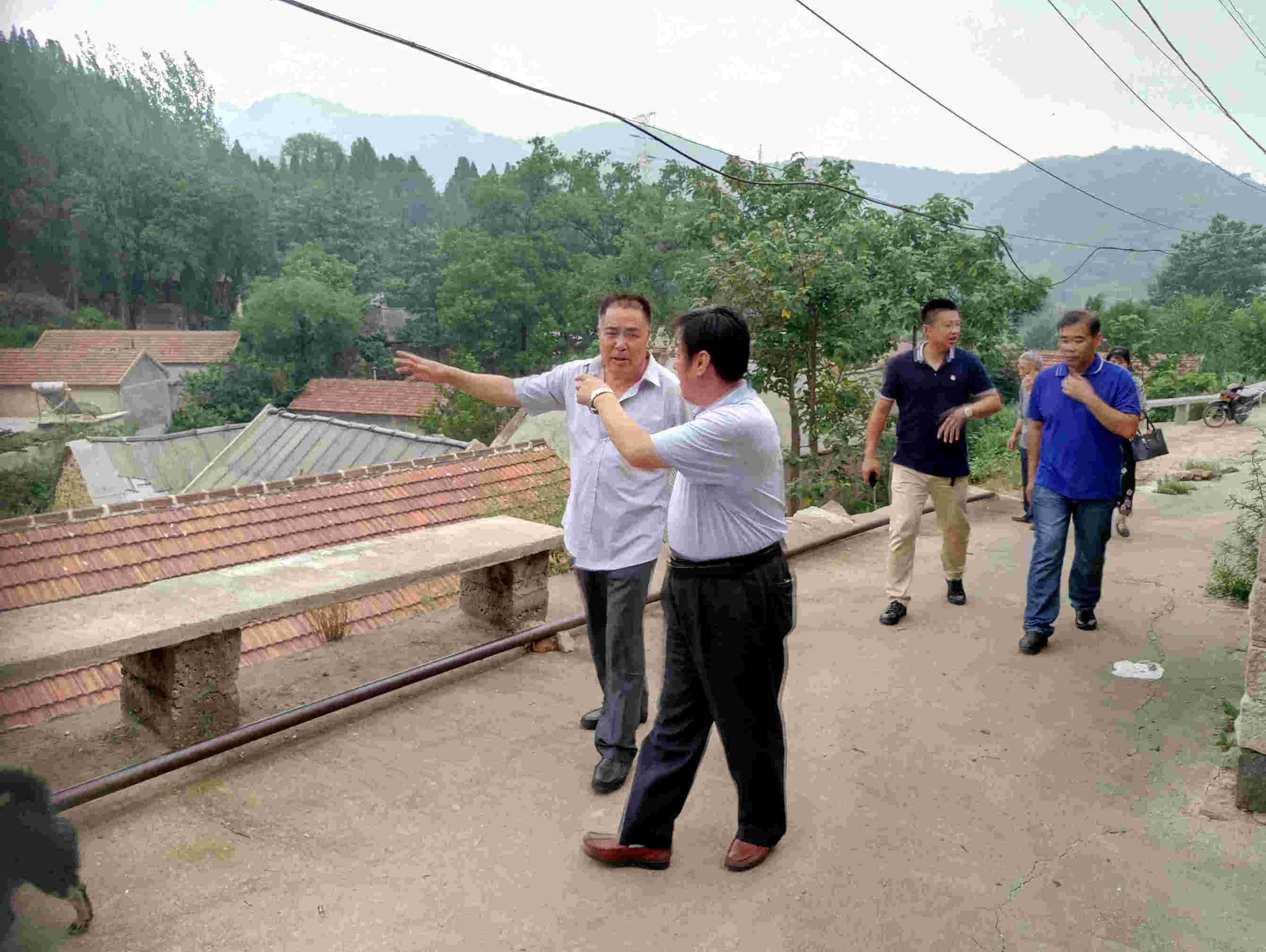 党委副书记、纪委书记余中兴到第一书记村调研走访