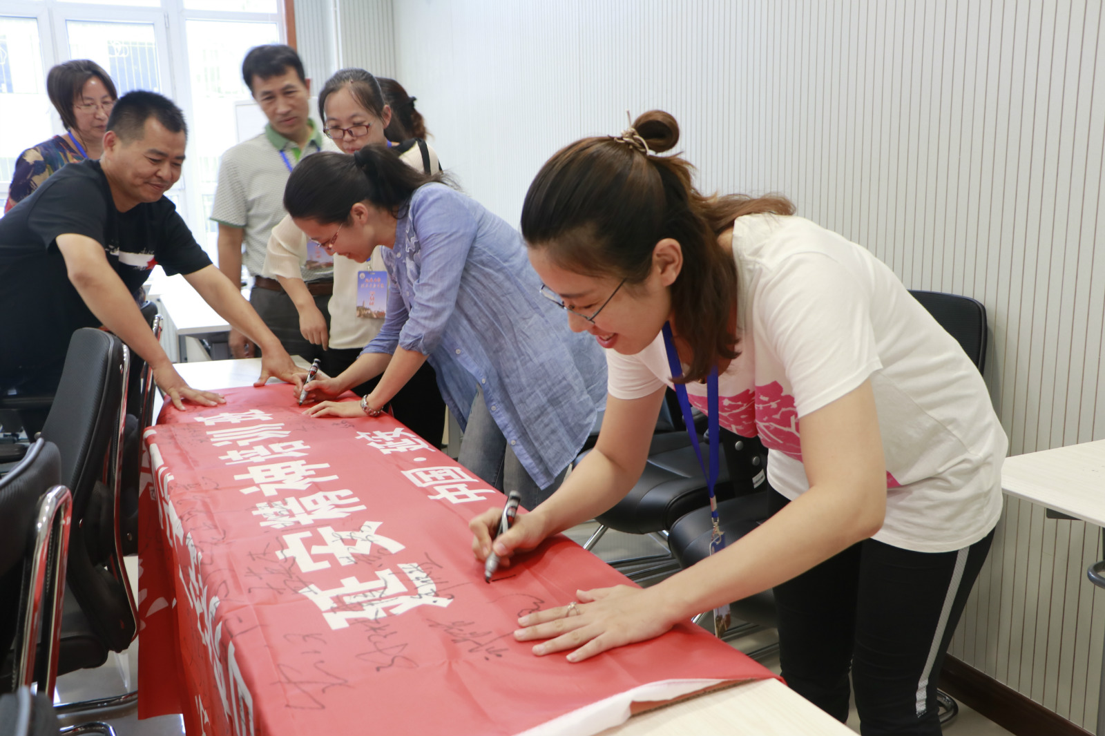 学院延安精神培训班结业仪式在延安大学泽东干部学院举行