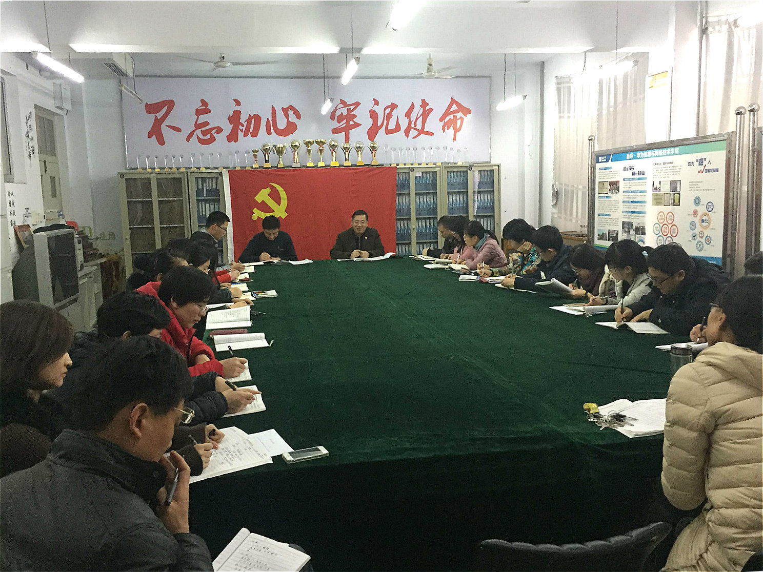 学院院长孙志斌为信息系党支部作十九大精神专题宣讲