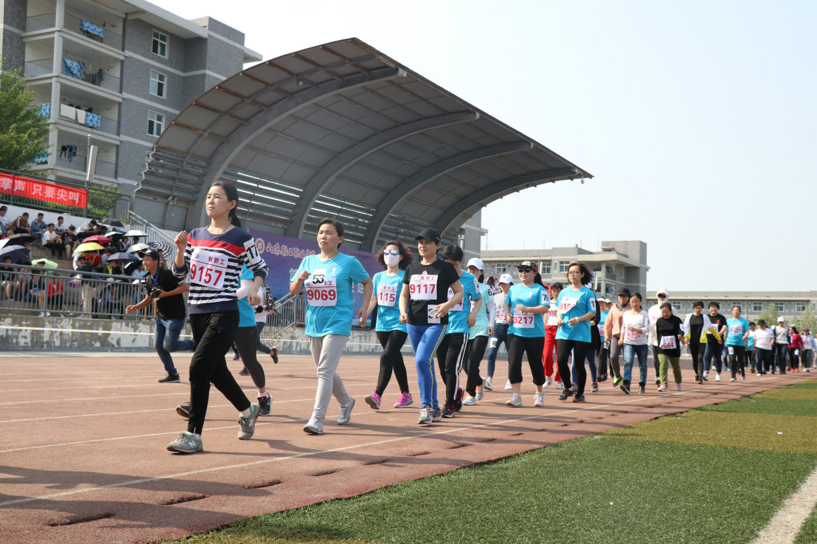 学院第五届田径运动会胜利闭幕