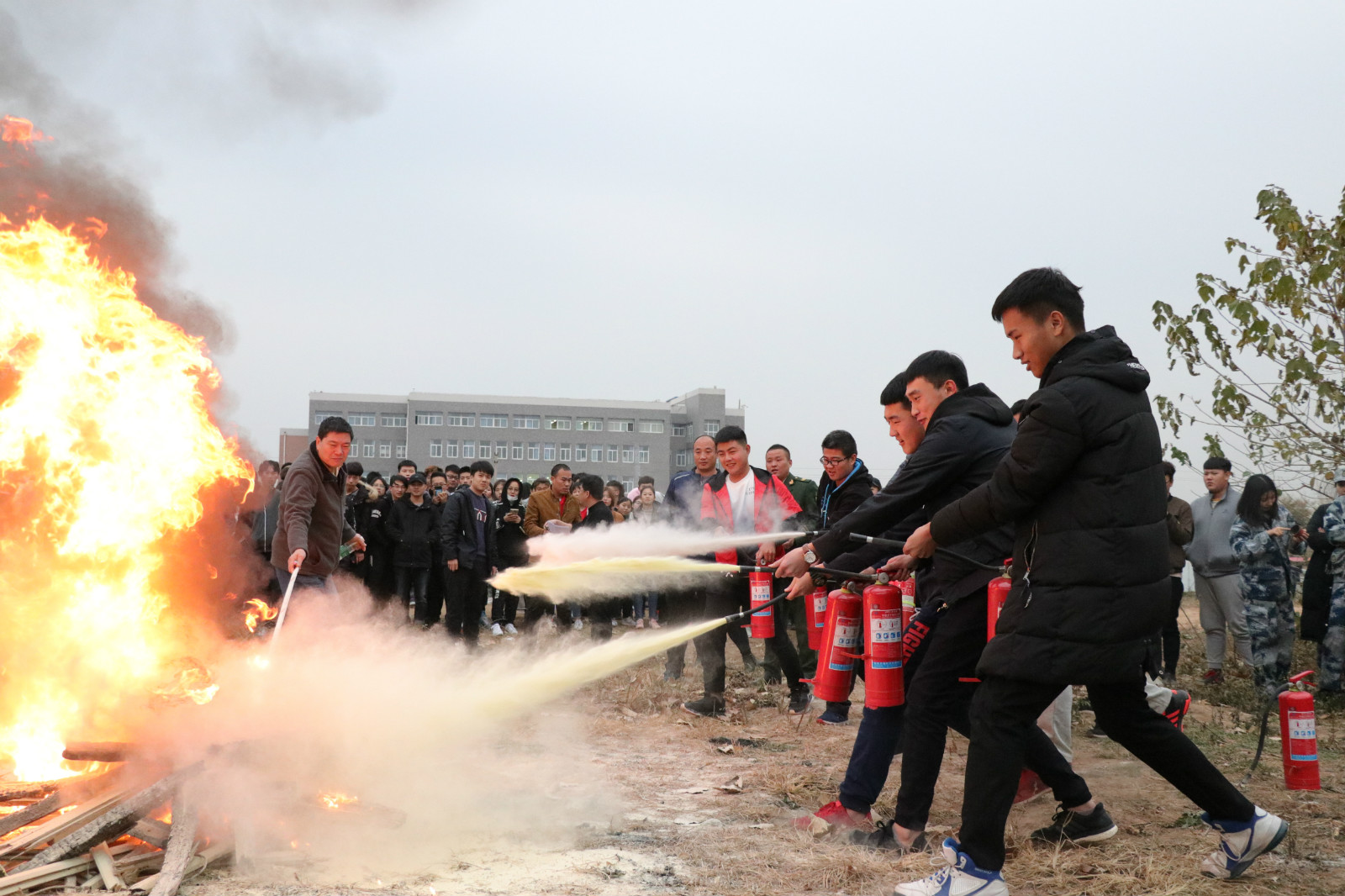 学院开展消防安全宣传月系列活动