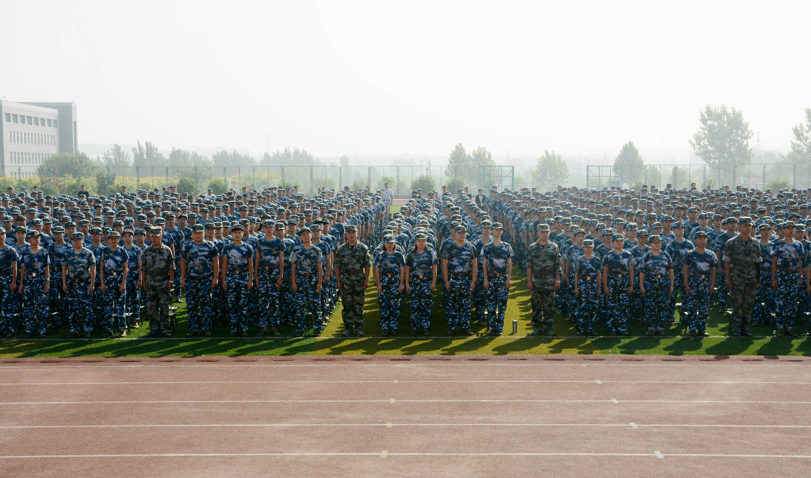 学院召开2017级新生开学典礼暨军训动员大会