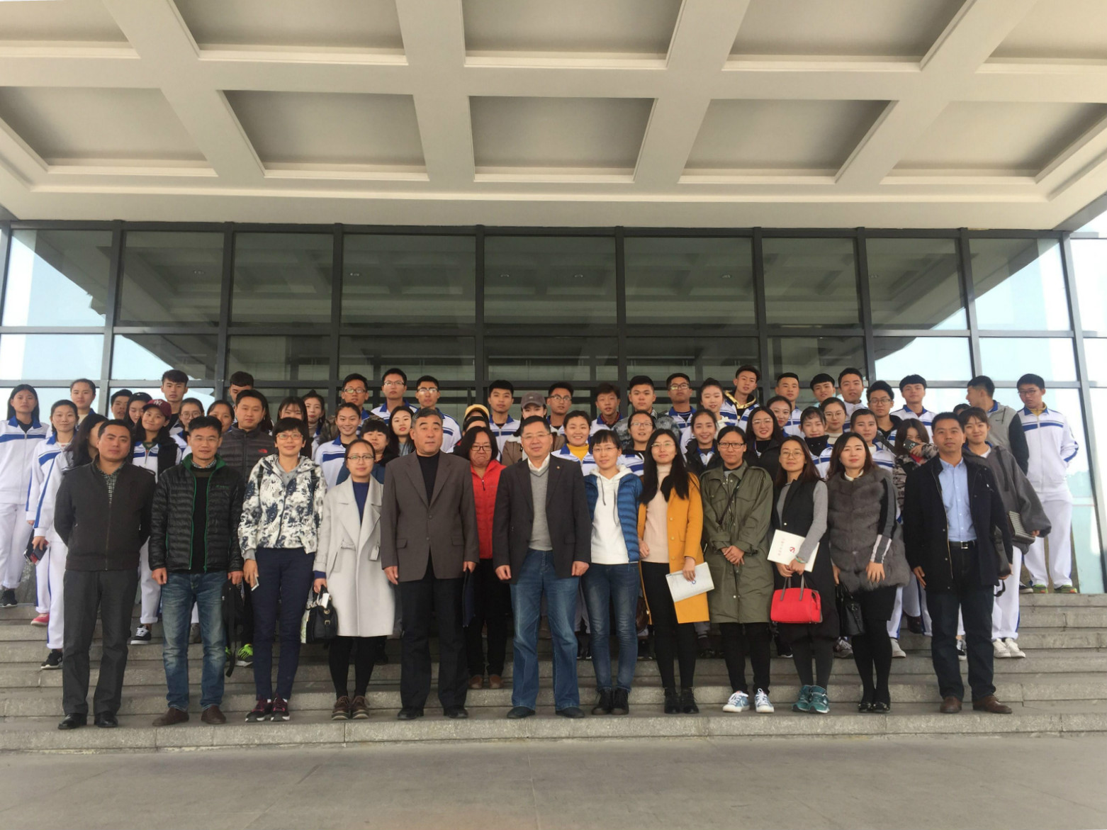 学院参加学习贯彻党的十九大精神宣讲报告会