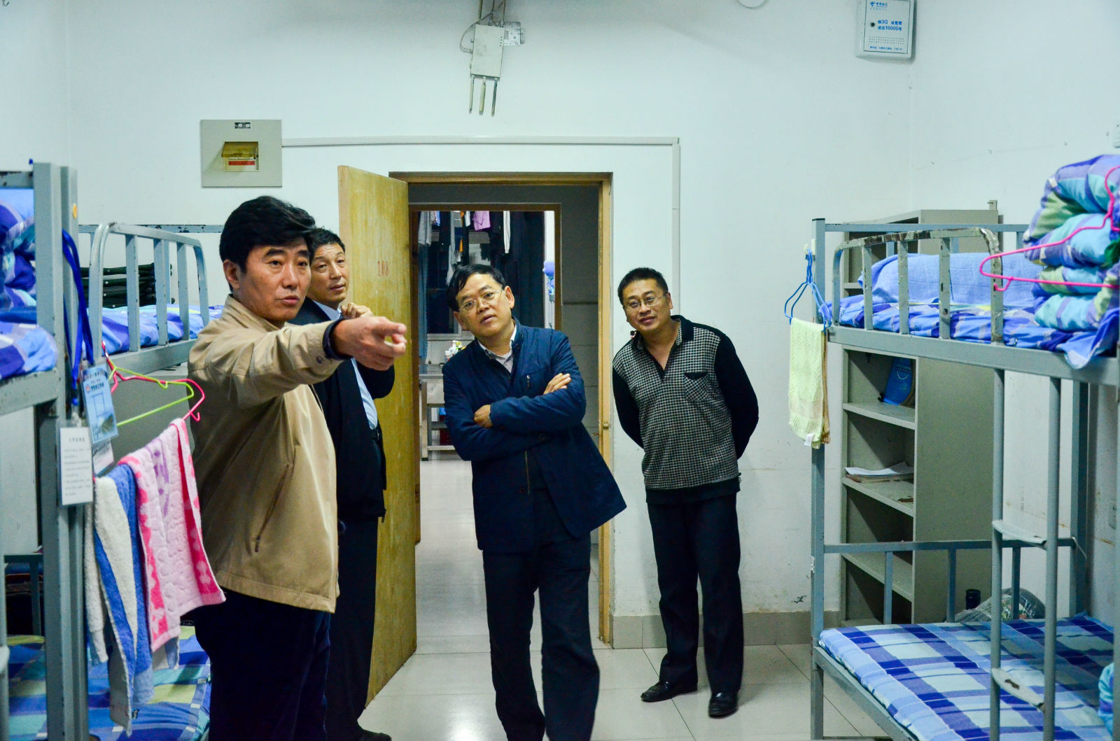 学院党委书记牛圣银监督检查学院党的十九大期间安保维稳工作