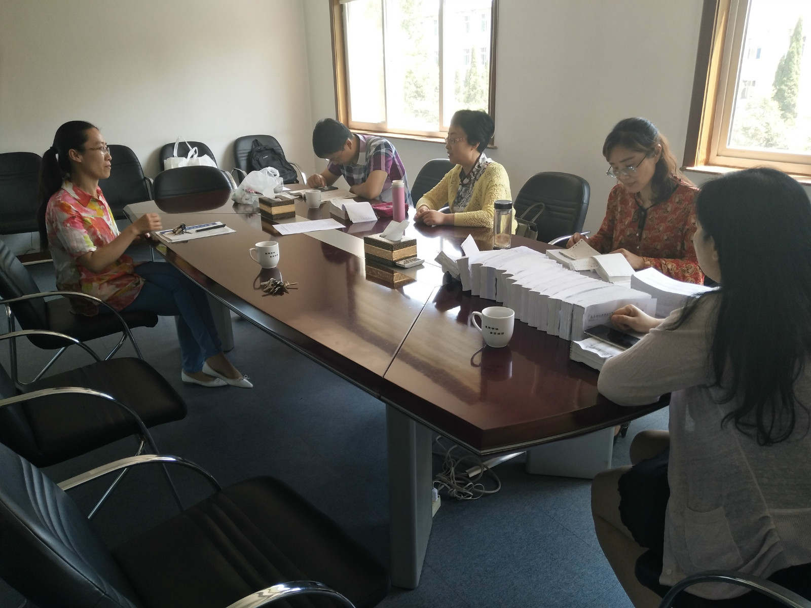 淄博市非税收入管理局来我院进行财政票据年检工作