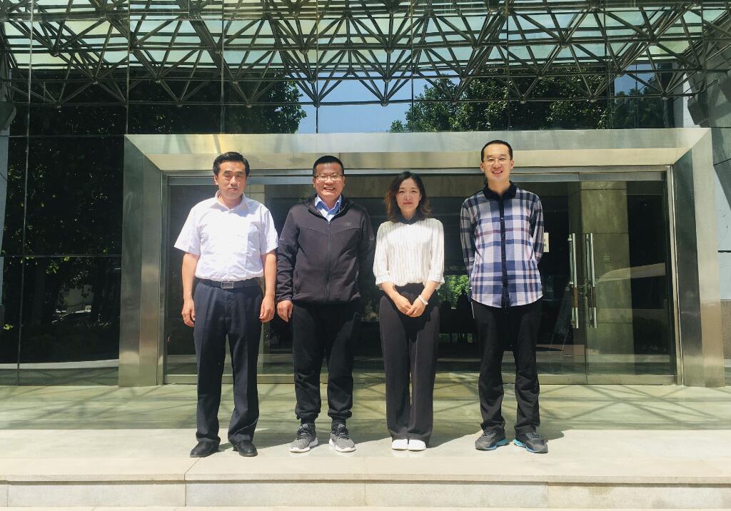 打造平台 深化融合 互利共赢——学校校城融合发展项目“家居设计研究院”平台与企业实现对接