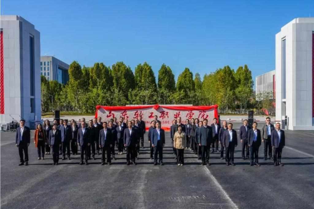 山东轻工职业学院东大门正式启用